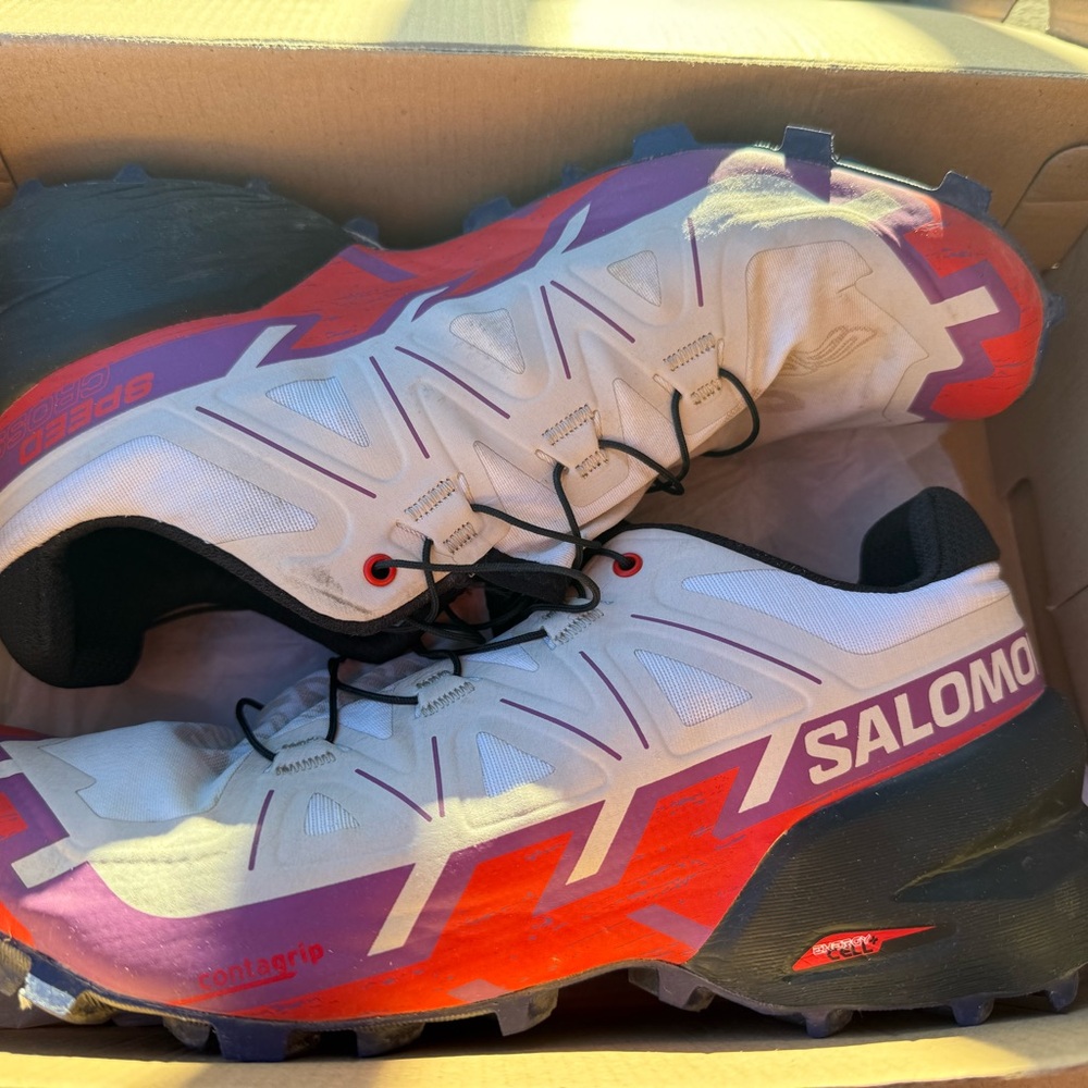 Great condition! Salomon White and Red Athletic Shoes